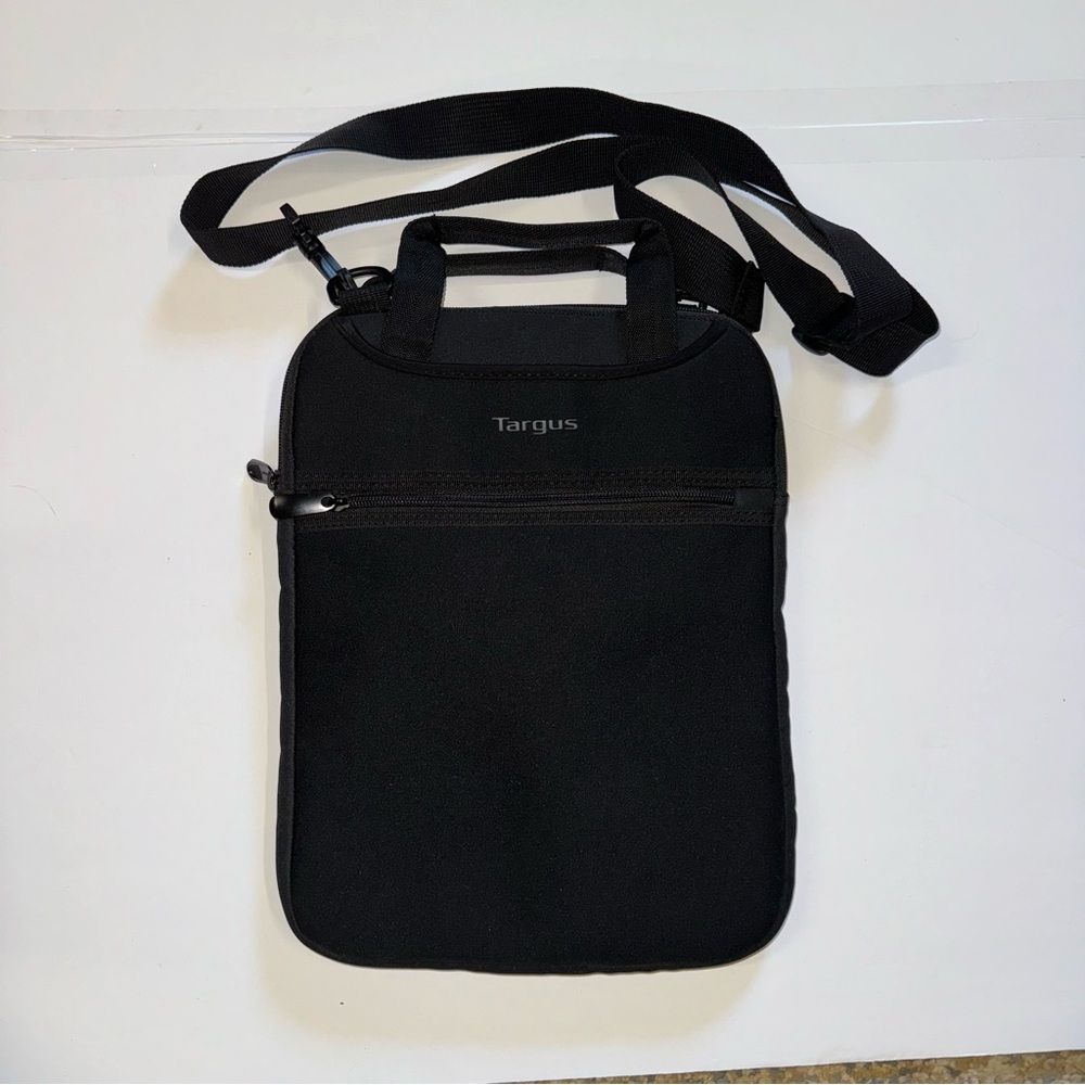 Targus Vertical Laptop Sleeve Case Bag 12 In - Picture 1 of 8
